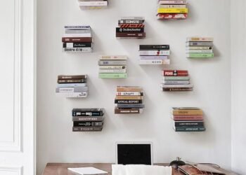 El truco convierte un estante para platos de IKEA en una estantería invisible