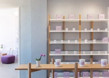 Sergio Mannino anima la farmacia de Filadelfia con malva y plata