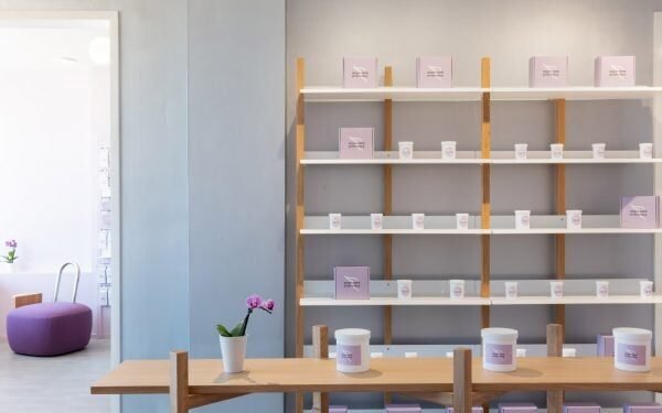 Sergio Mannino anima la farmacia de Filadelfia con malva y plata