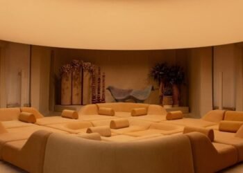 Cloud y Sabine Marcelis crean un salón en la semana del diseño de Milán