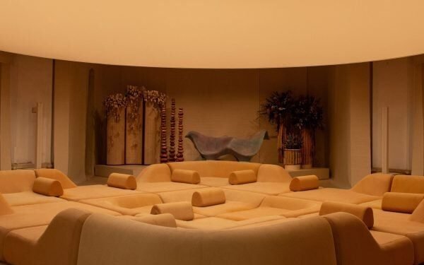 Cloud y Sabine Marcelis crean un salón en la semana del diseño de Milán