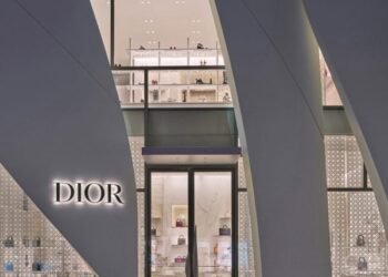 Christian de Portzamparc envuelve la boutique Dior con «conchas de resina» en Ginebra