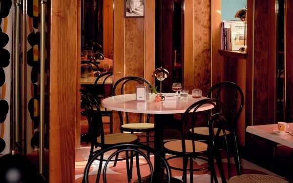 Marimekko transforma la «verdadera institución milanesa» en un café decorado con flores