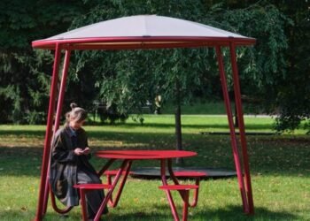 El mobiliario urbano de éxito «no es demasiado ruidoso», dice David Karásek de Mmcité