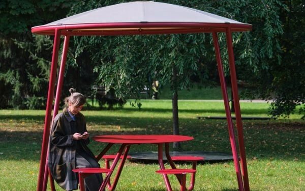 El mobiliario urbano de éxito «no es demasiado ruidoso», dice David Karásek de Mmcité