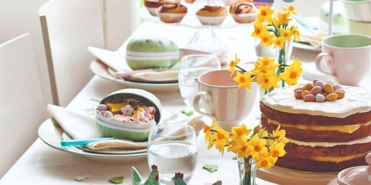 Convierta las cáscaras de huevo sobrantes en un centro floral de Pascua