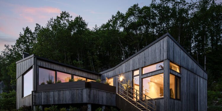 La cabaña moderna y sostenible de Alma Eik en un lago en la Noruega rural