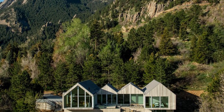 Una casa moderna en la montaña de Colorado inspirada en las cabañas nórdicas