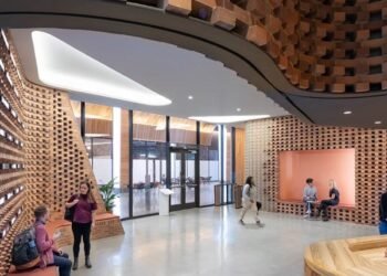 El vestíbulo revestido de ladrillo gana el premio Gold in Brick in Architecture Awards