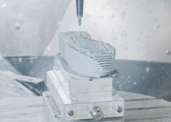 XL Extralight exhibe el proceso de fabricación de suelas en la semana del diseño de Milán