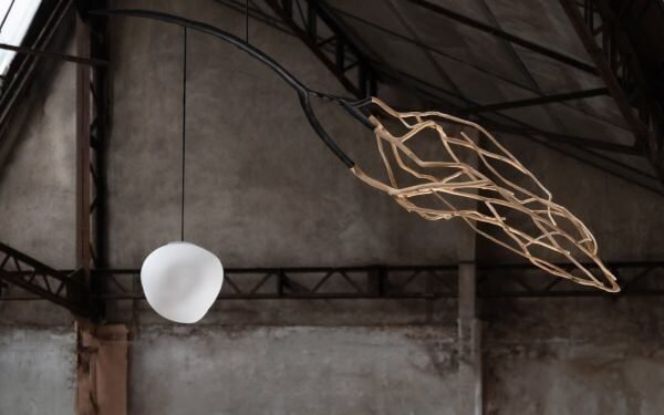 Jérôme Pereira crea luces hechas con ramas de árboles para Galerie Philia
