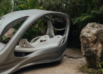 Roth Architecture crea un automóvil eléctrico para transitar por las estrechas carreteras de Tulum