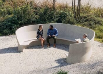 Reúne asientos al aire libre de Foster + Partners para Escofet