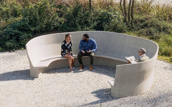 Reúne asientos al aire libre de Foster + Partners para Escofet