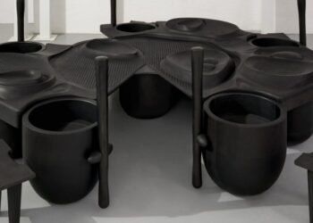 Giles Tettey Nartey crea una mesa comunitaria para machacar y servir fufu