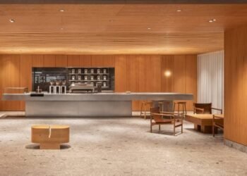 EBBA hace referencia a la arquitectura modernista en la cafetería WatchHouse