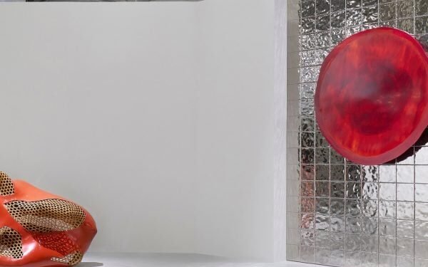 La exposición Loewe Craft Prize presenta intestinos de vaca y colchones viejos