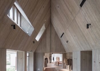 Neri&Hu crea una “cabaña de madera” y una “vivienda cueva” para dos tiendas de Shanghai