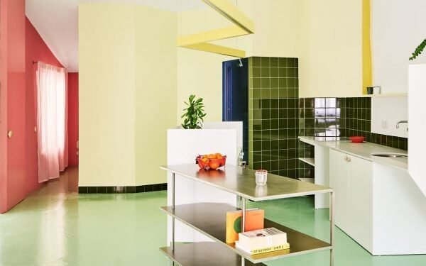 H3O crea interiores en zigzag «impredecibles» para una casa golpeada por un rayo