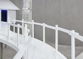 AMO diseña una cabaña para el desfile de Prada con una «atmósfera de cuento de hadas»