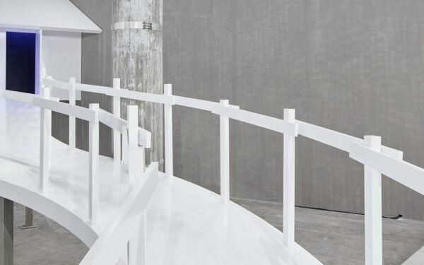 AMO diseña una cabaña para el desfile de Prada con una «atmósfera de cuento de hadas»