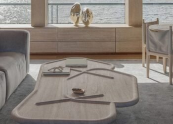 Burdifilek aplica una «paleta de colores tranquilos» al superyate Entourage