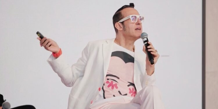 El mundo está «sobremarcado», dice Karim Rashid en Design Doha