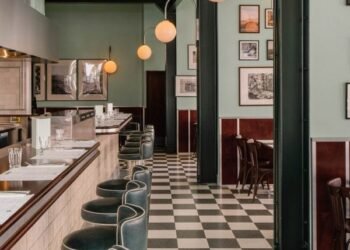 Lina Stores South Kensington se hace eco de las barras de espresso italianas