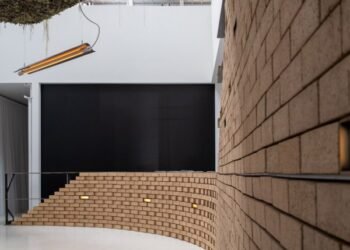 Omar Gandhi Architects crea Brick Light iluminado