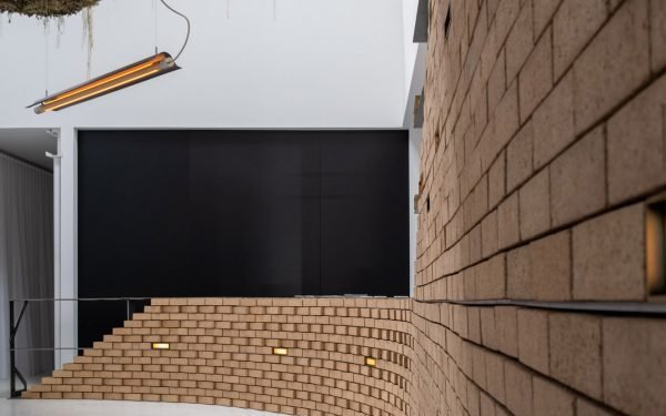 Omar Gandhi Architects crea Brick Light iluminado
