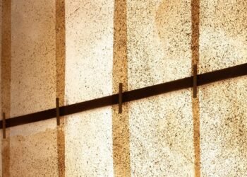 Natural Material Studio convierte los recortes de madera de Dinesen en biomateriales