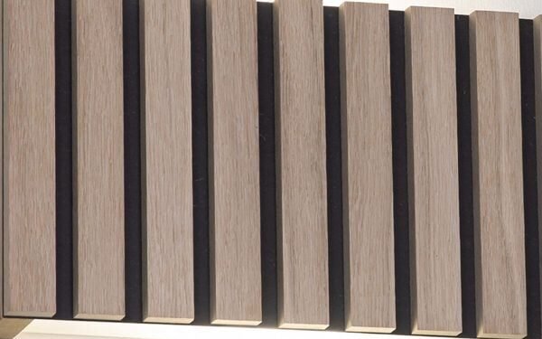 Lámpara de pared con listones de madera de Tornado