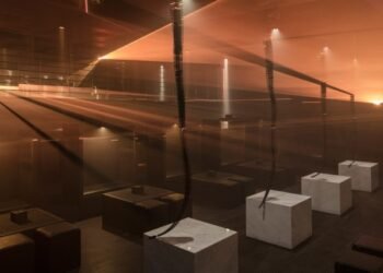 Ocho elegantes interiores de discotecas caracterizados por novedosos enfoques de diseño