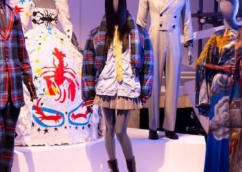 El «diverso material» de Charles Jeffrey expuesto en Somerset House