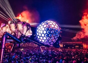 Cinco escenarios de Glastonbury fabricados con materiales reutilizados