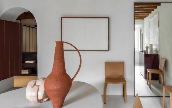 Eligo Studio crea una acogedora sala de exposiciones en Milán para el enólogo Masciarelli