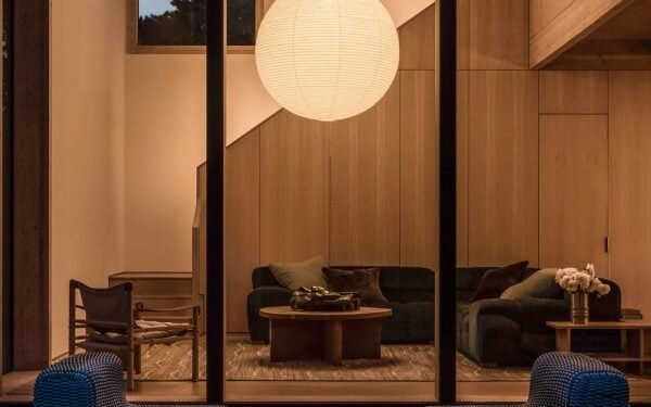 Ocho acogedoras salas de estar iluminadas por lámparas de papel