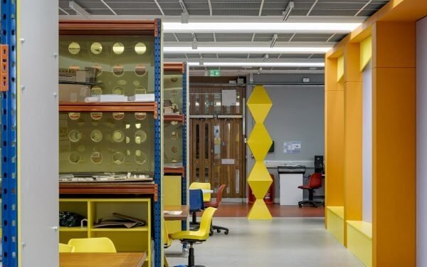 Sam Jacob renueva el edificio «brutalista y suave» de la Universidad de Kent