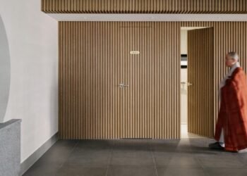 El diseño de 83 crea un centro de meditación «simple y contemporáneo» en Busan