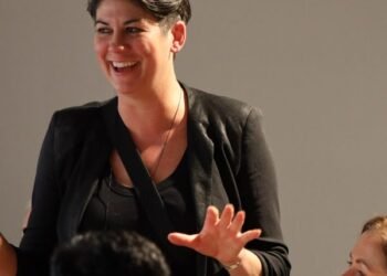 La ecoansiedad sin abordar “sólo va a empeorar”, afirma Leyla Acaroglu