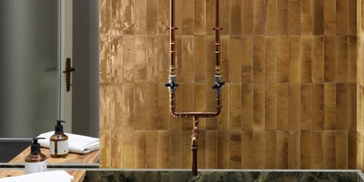 Siete muebles y accesorios marrones para interiores sencillos