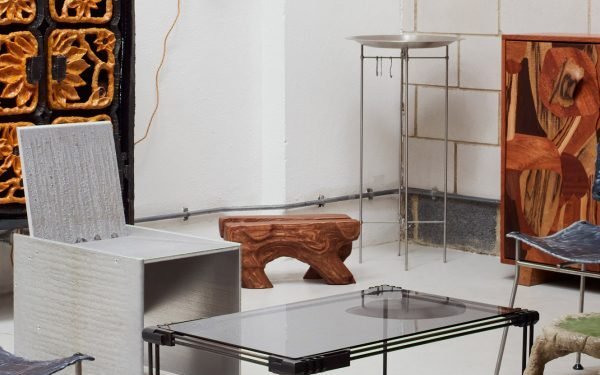 La sala de exposiciones de la galería Max Radford tiene como objetivo poner a la gente «frente a objetos reales»