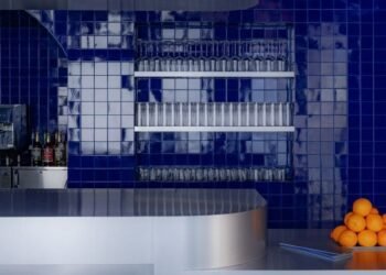 Omar Aqeel trae «fantasía sensorial» al bar de Nueva York Only Love Strangers