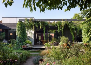 Casa moderna en Melbourne inspirada en el exuberante jardín de un propietario