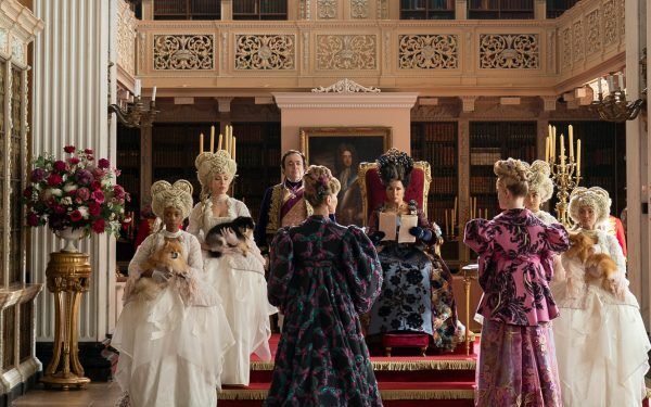 Natalie Papageorgiadis viste lujosos conjuntos para la última temporada de Bridgerton