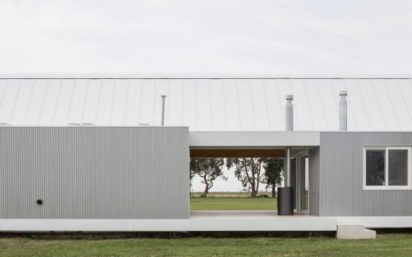 Aislamiento de lana de oveja desechada utilizado para casa de huéspedes en Argentina