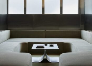 Las oficinas de Los Ángeles diseñadas por 22RE cuentan con espacios de reunión con influencia de los años 70