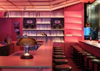 El interior del JAM Record Bar da la sensación de estar «dentro de un altavoz gigante»