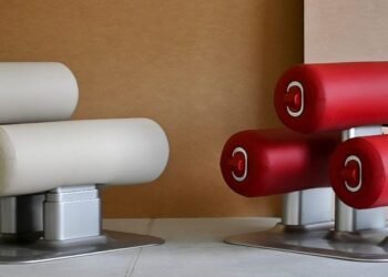 Kacper Motyka diseña muebles cilíndricos centrados en el sexo para elevar la intimidad