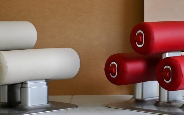 Kacper Motyka diseña muebles cilíndricos centrados en el sexo para elevar la intimidad